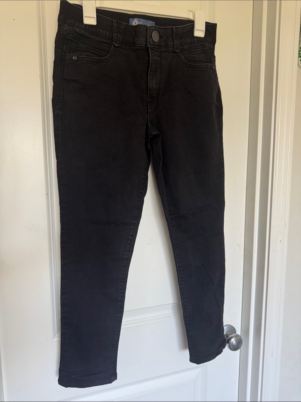 Democracy Women’s Skinny Jeans in Black